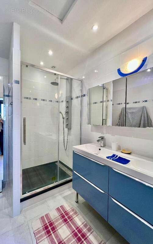   - Maison à ECOUFLANT