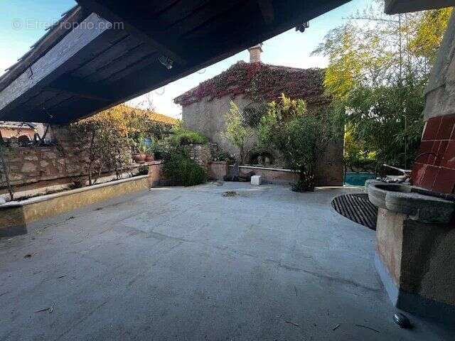 Appartement à MONTPEYROUX