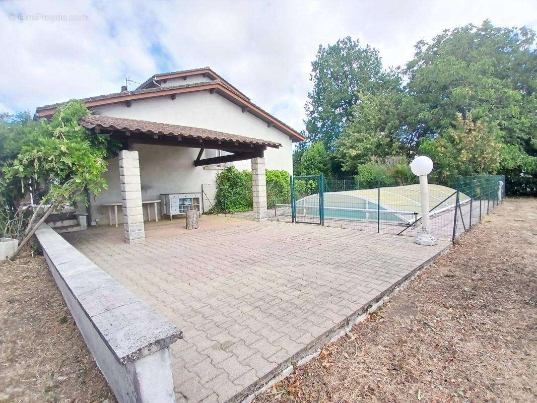 Maison familiale avec piscine   Gare TGV d'Angoulême à proxi - photo 25
