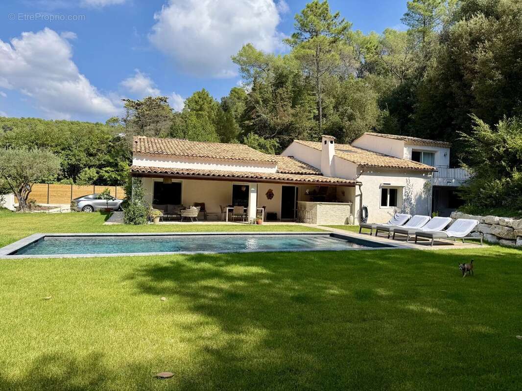 VENDU Domaine Les Hauts de Saint Paul - Villa provençale, 5 chambres, piscine. - photo 24
