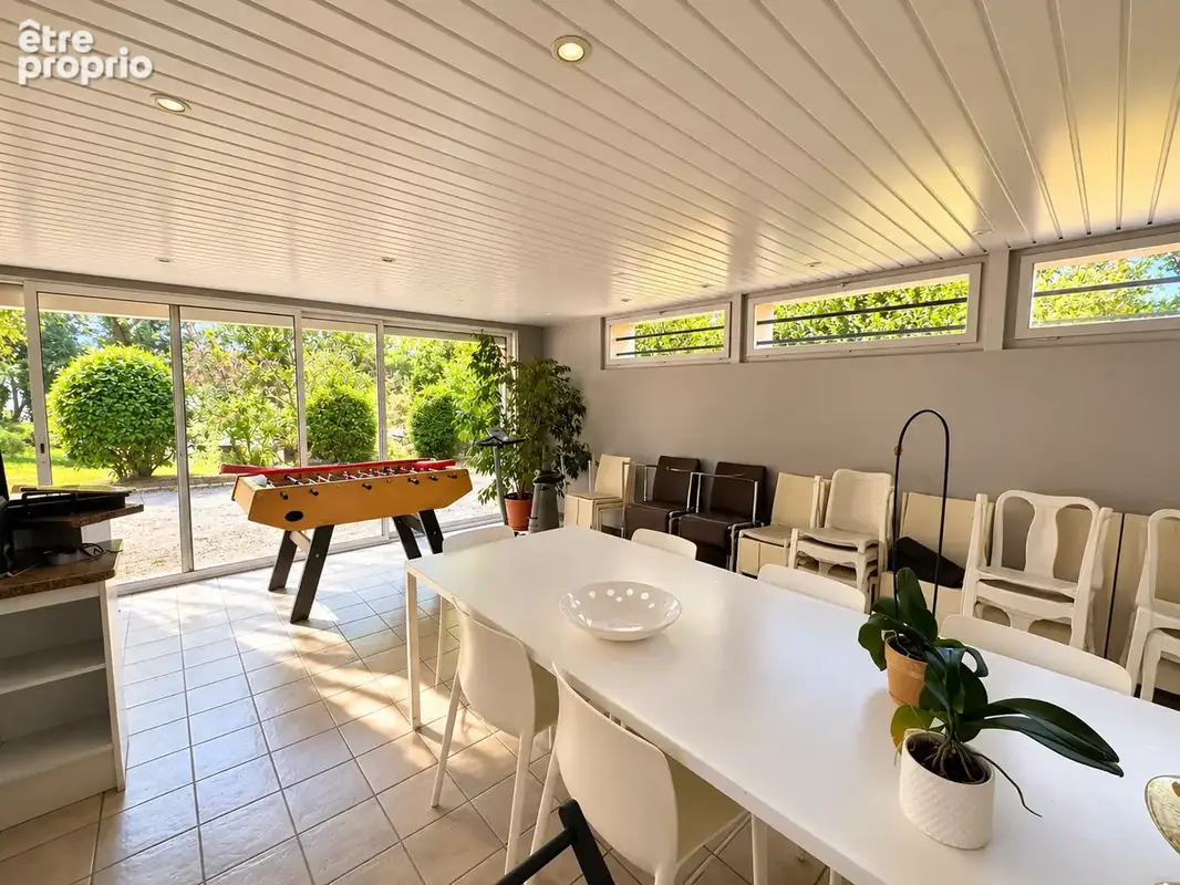Propriété de 232 m2 avec piscine et jardin paysager - photo 11