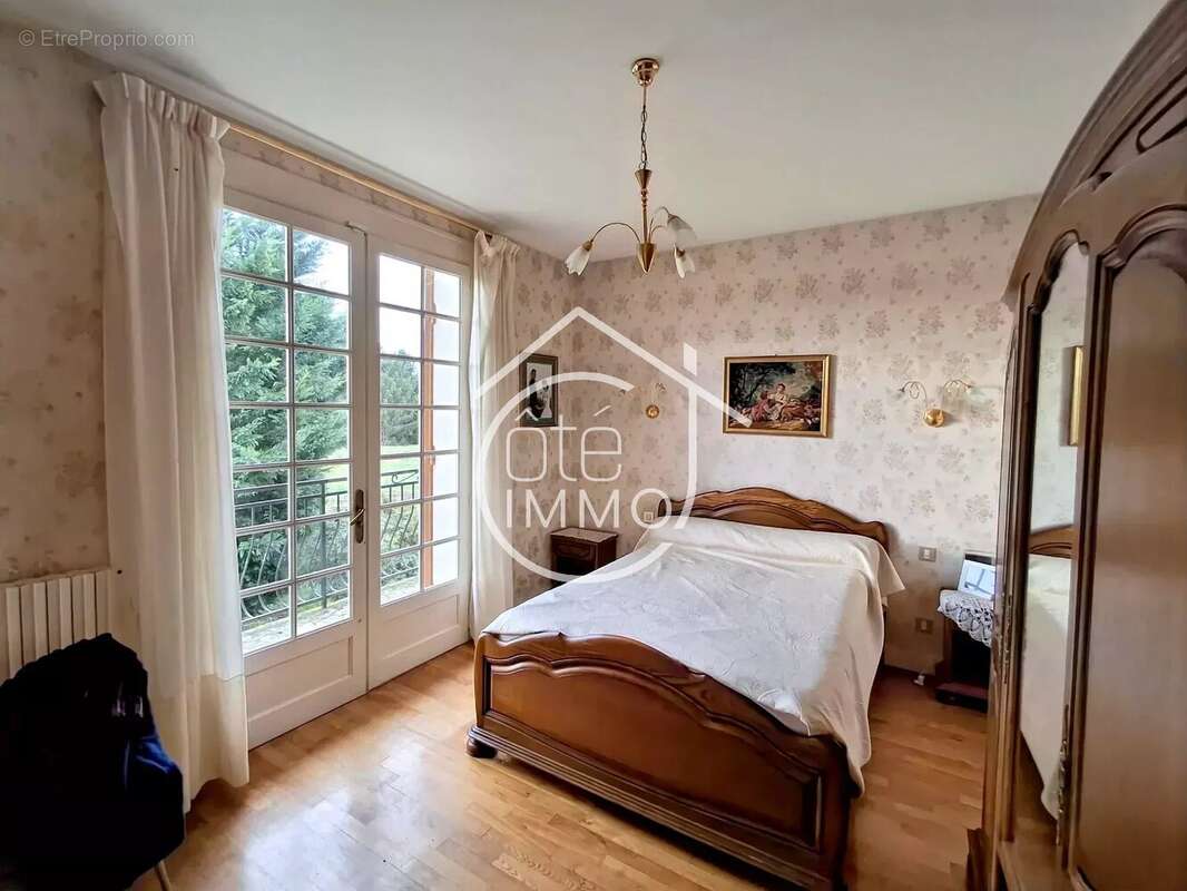 Maison à COURS-DE-PILE