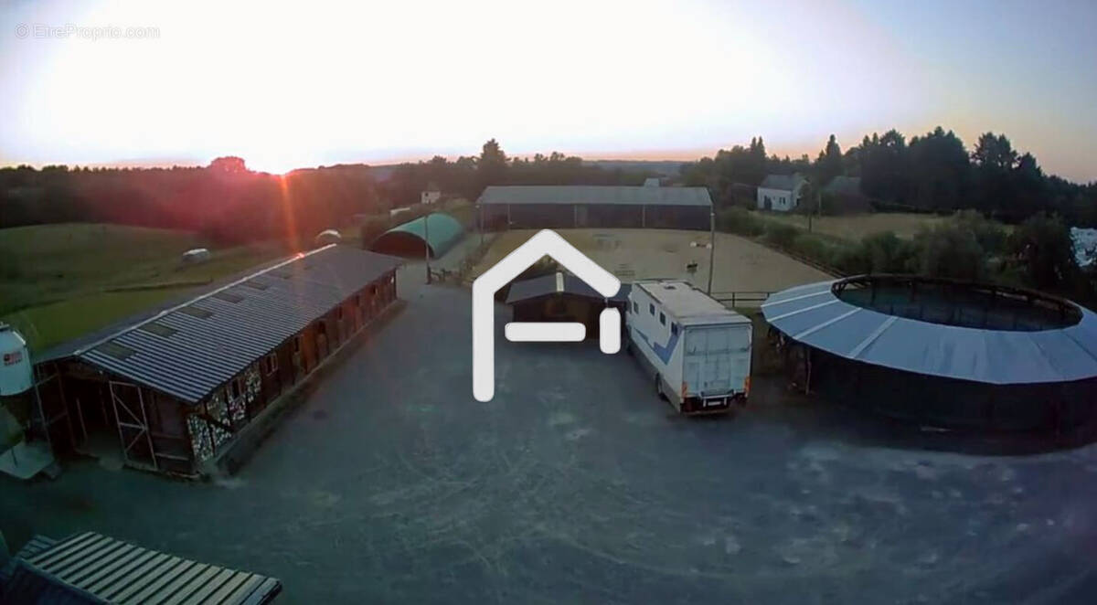 Maison à ARNAC-POMPADOUR