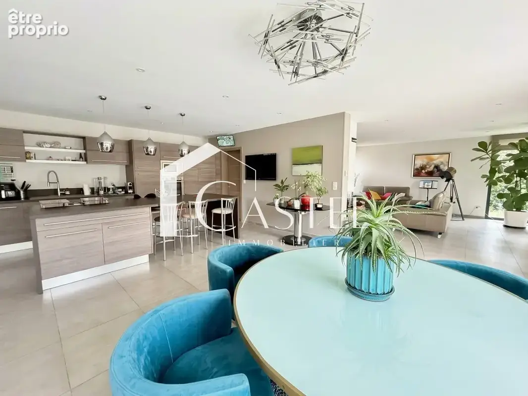 Superbe villa contemporaine de 240 m2   6 chambres, grande piscine et terrasse couvertes - photo 6