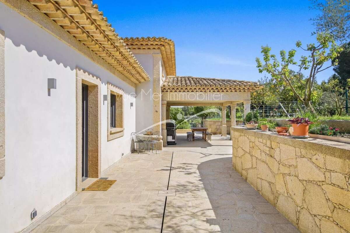 Maison à BORMES-LES-MIMOSAS