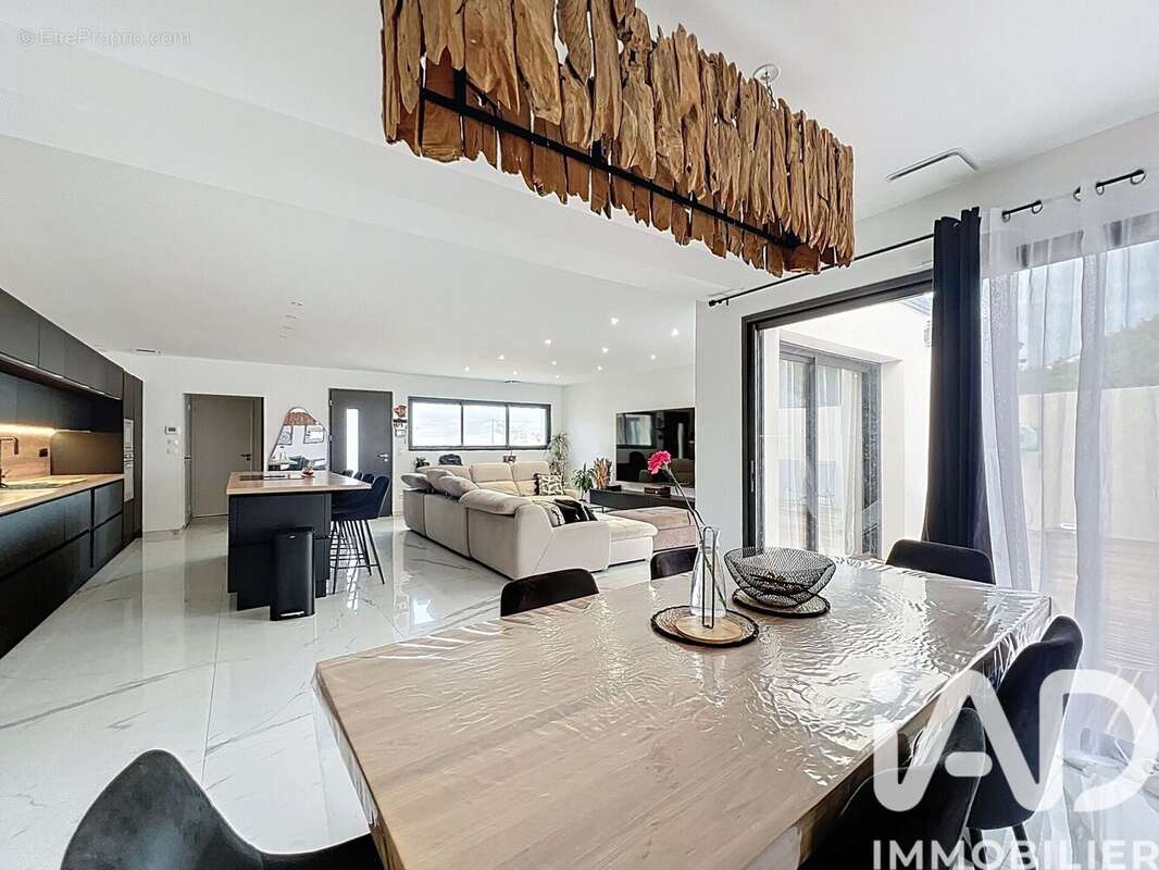 Photo 2 - Maison à CHARRON