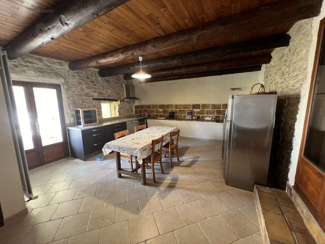 Appartement à CASTELNAU-VALENCE