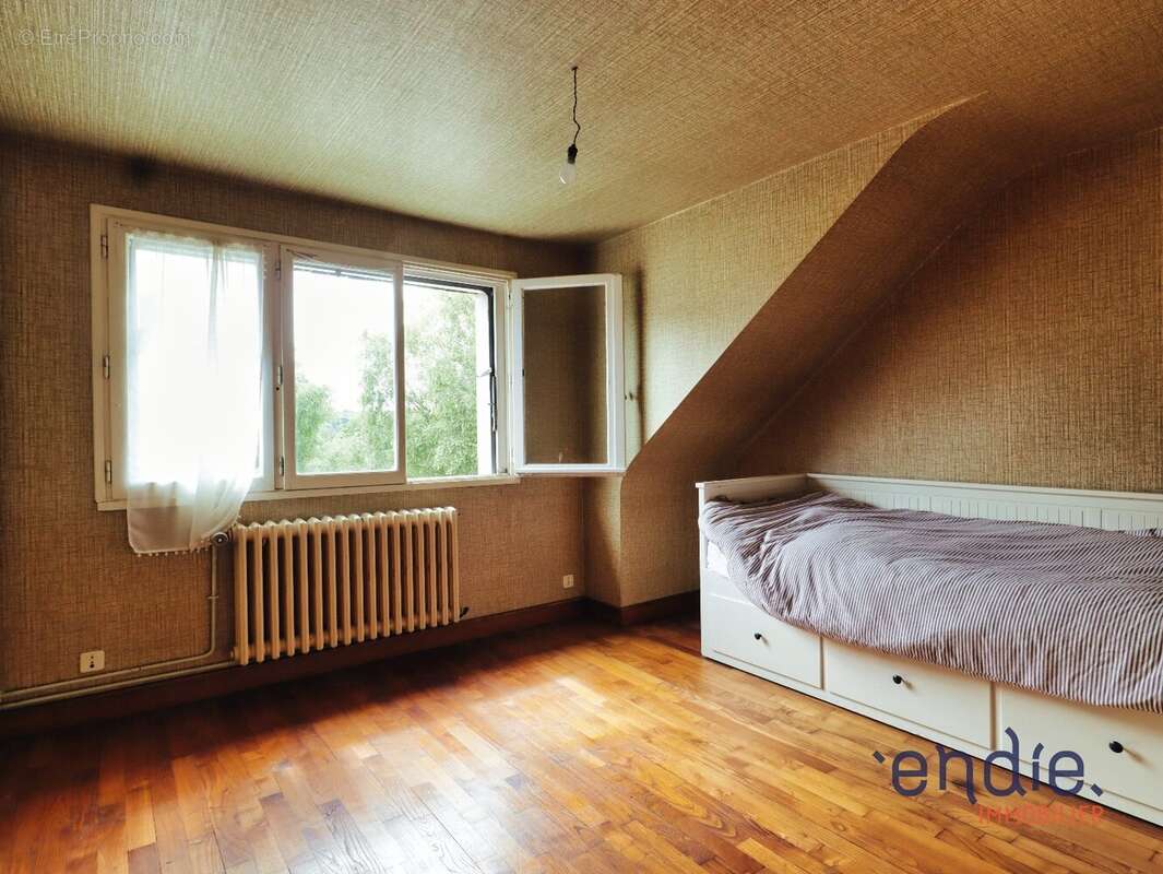 Maison familiale avec local commercial et appartement indépendant en centre bourg - photo 8