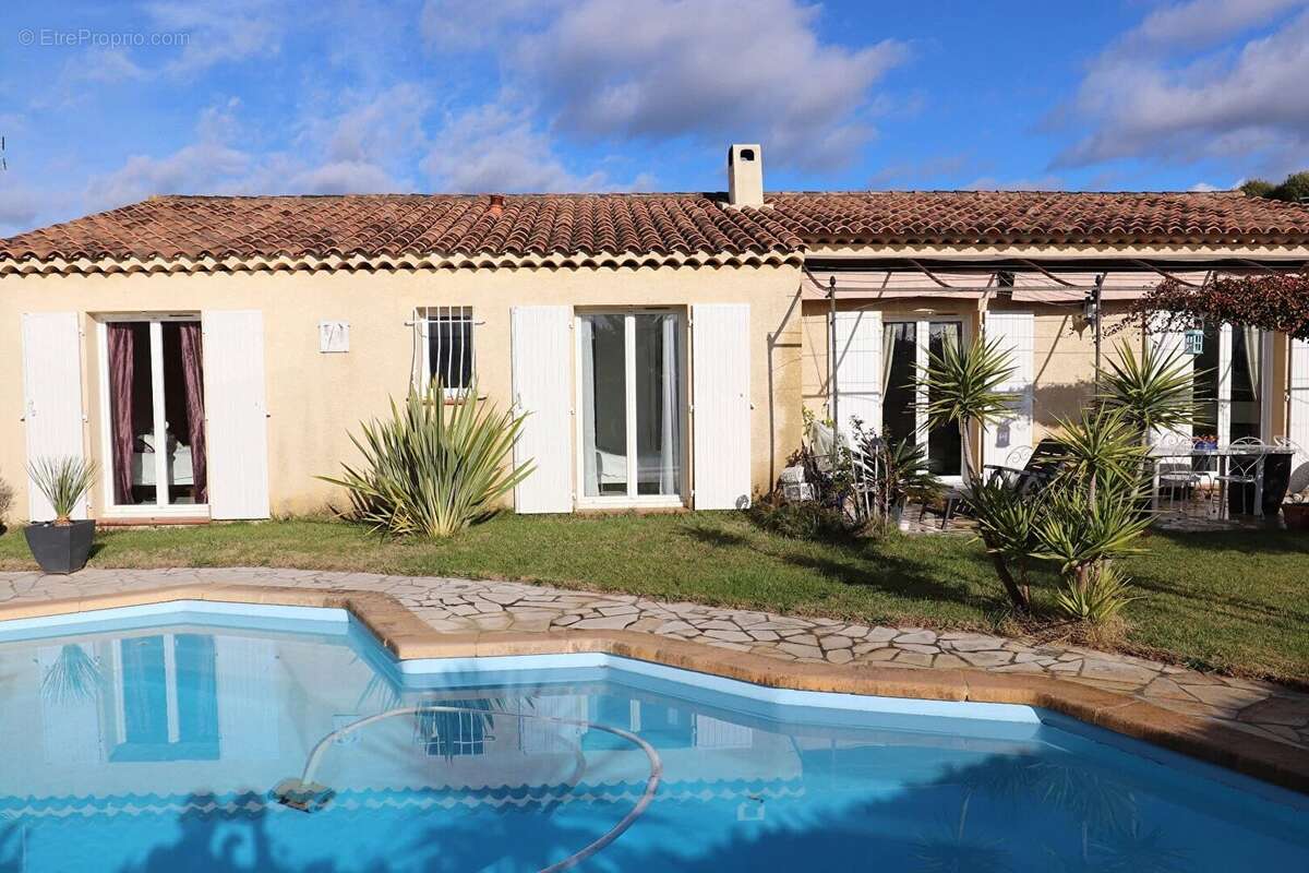 Maison à SAINT-CYR-SUR-MER