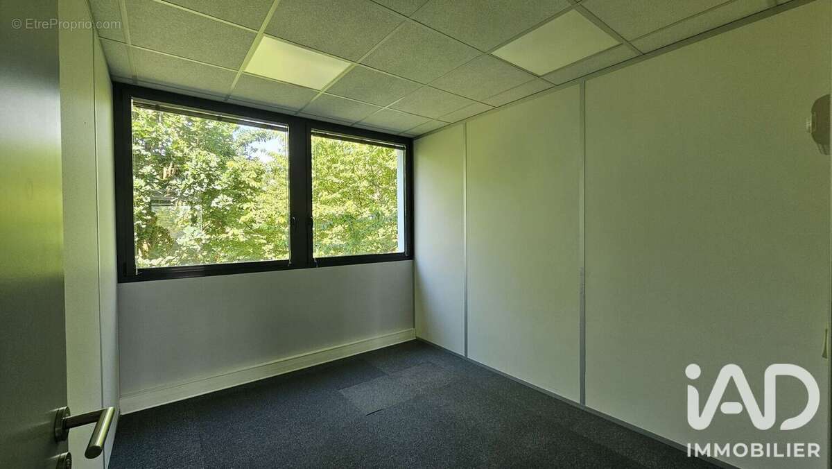Commerce 193 m² à Chartres-De-Bretagne  - photo 5