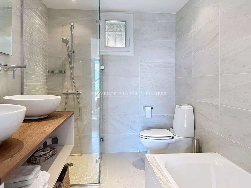 Maison à ENTRECASTEAUX