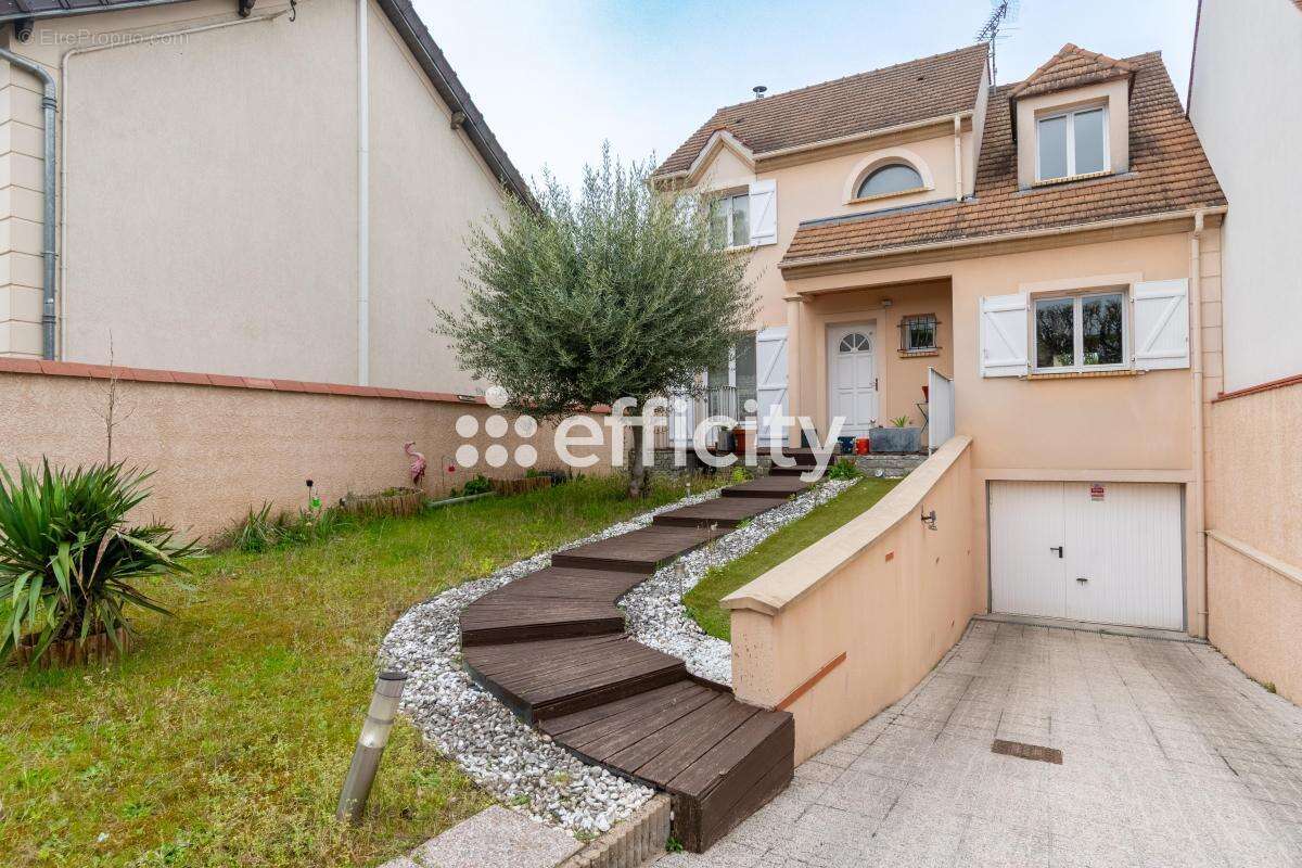 Maison à VIGNEUX-SUR-SEINE