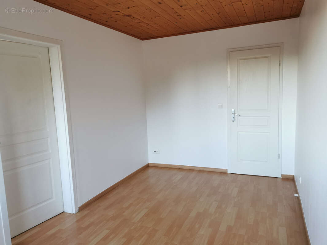 Appartement à ETALANS