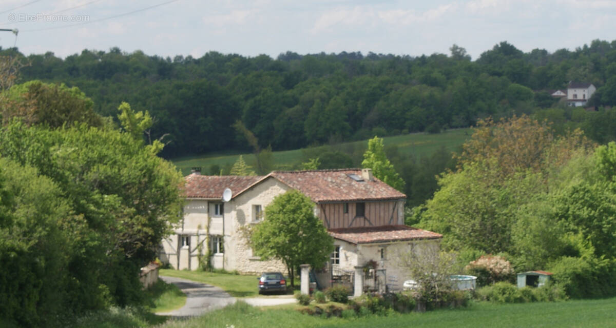 2 maisons en pierre renovée au calme, avec atelier sur terrain d'environ 1500m2 - photo 17
