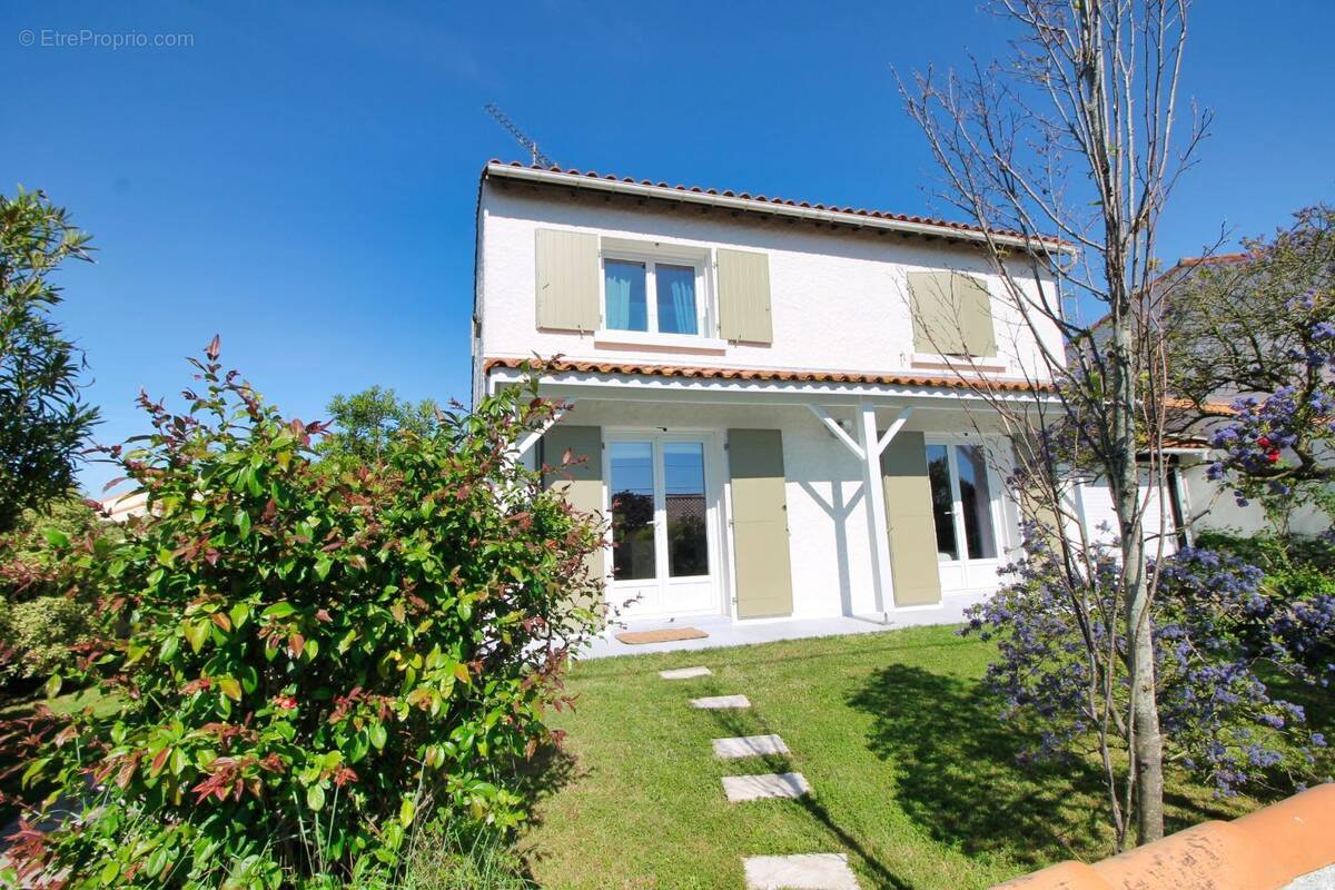 Maison à VAUX-SUR-MER