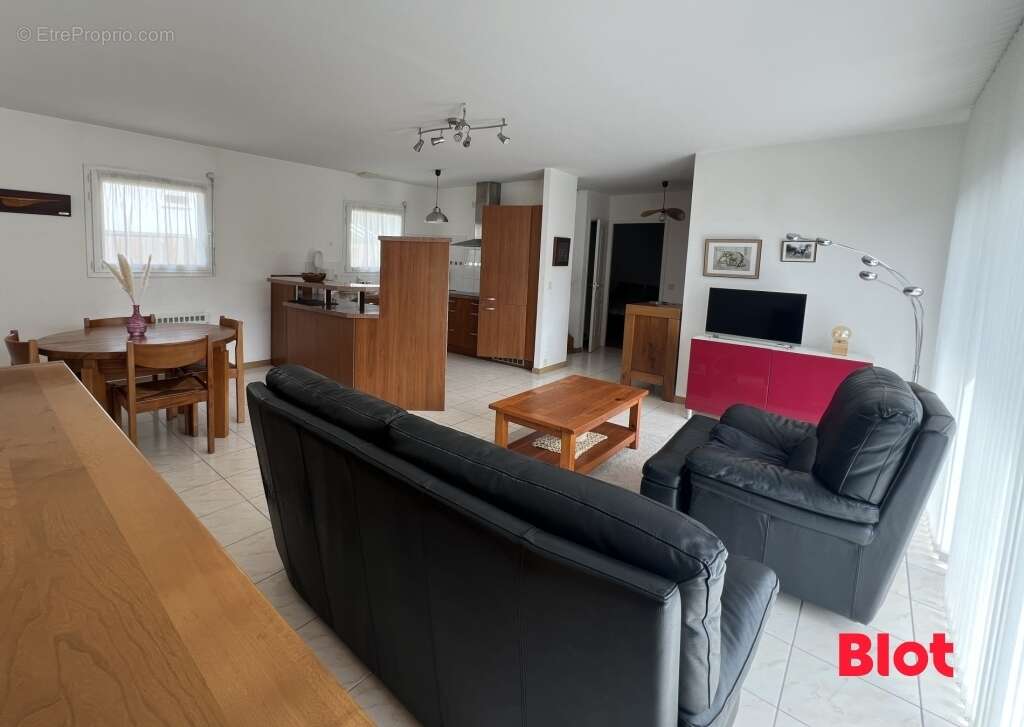 Maison 104 m² à Theix  - photo 3