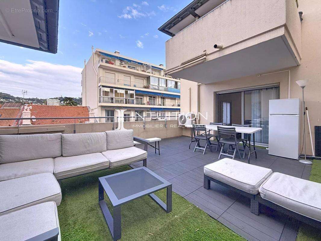 Cannes - Centre : 2 pièces avec imposante terrasse et parking - photo 2