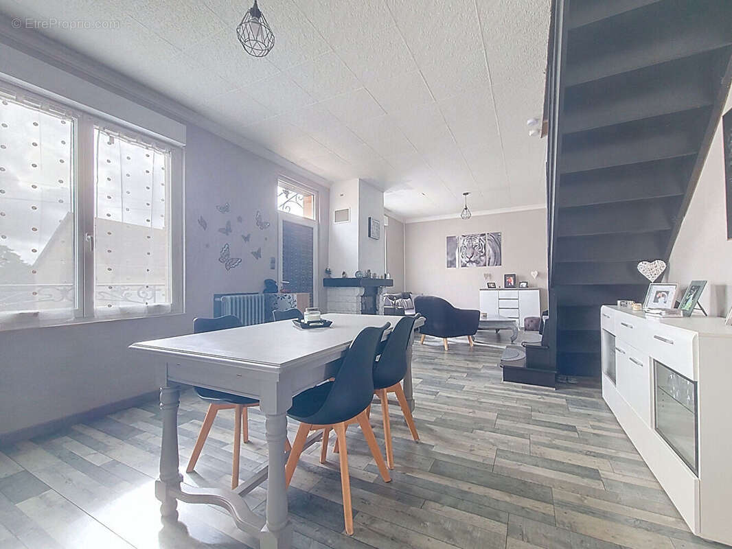 Maison à FRESNAY-LE-GILMERT