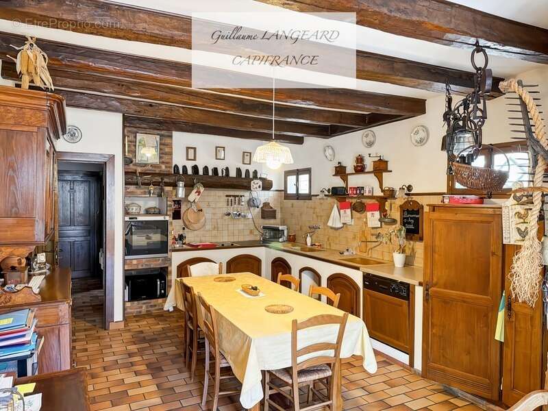 Revonnas (01250)- Ancienne Fruitière du XVIIe siècle - 247 m² de charme et d'histoire - photo 8