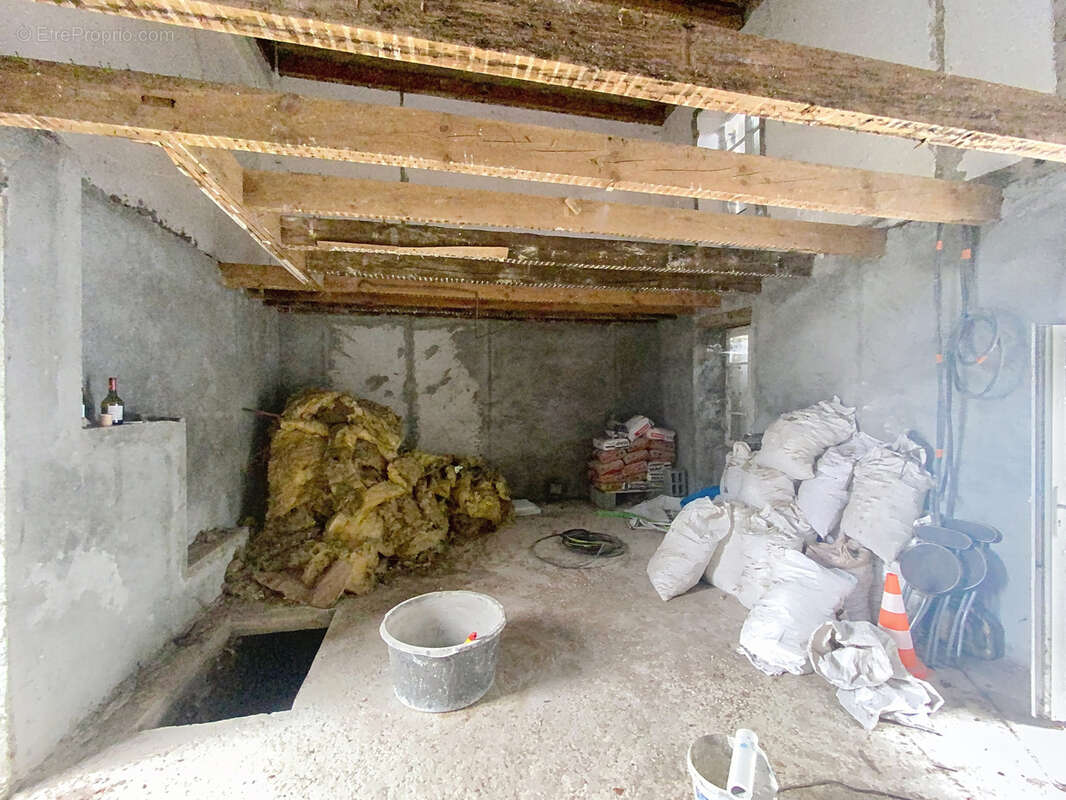 Maison de village en pierres dans le centre de bourg de VAYRES. - photo 5