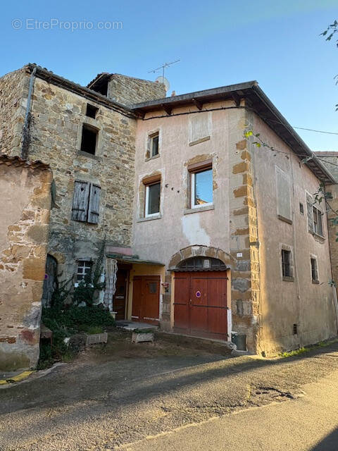 Maison à VIC-LE-COMTE