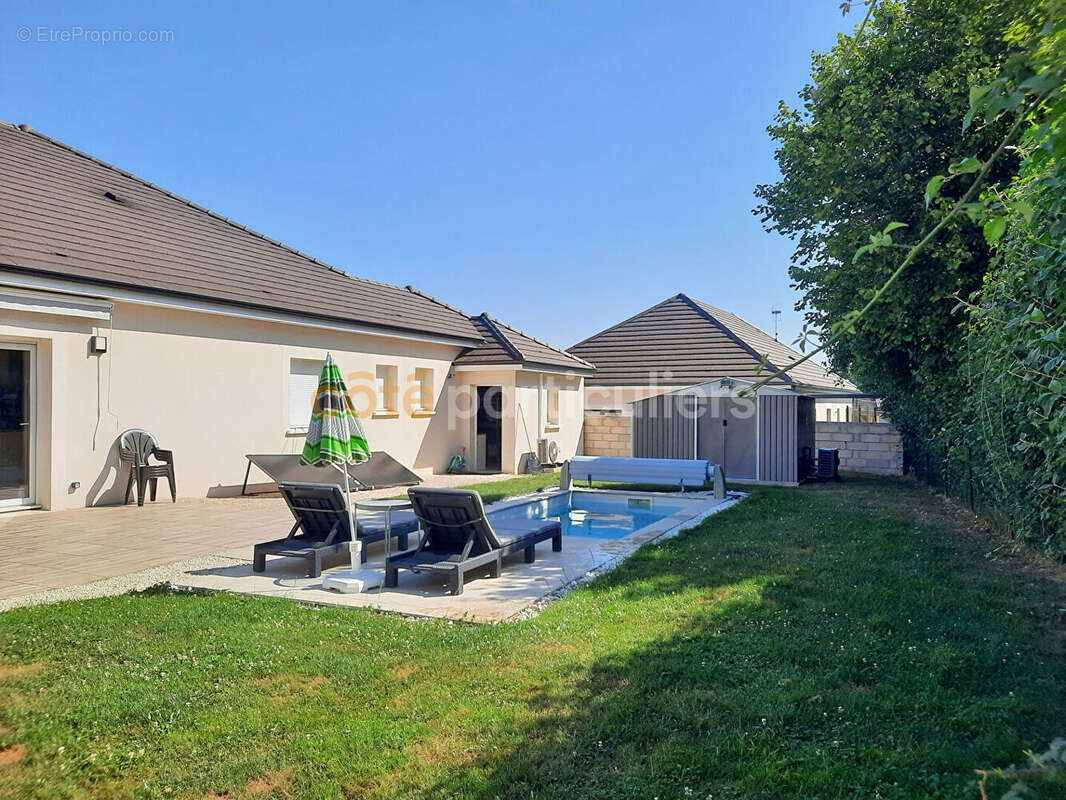 Maison de plain-pied de147 m² - 6 pièces - Crissey - photo 3