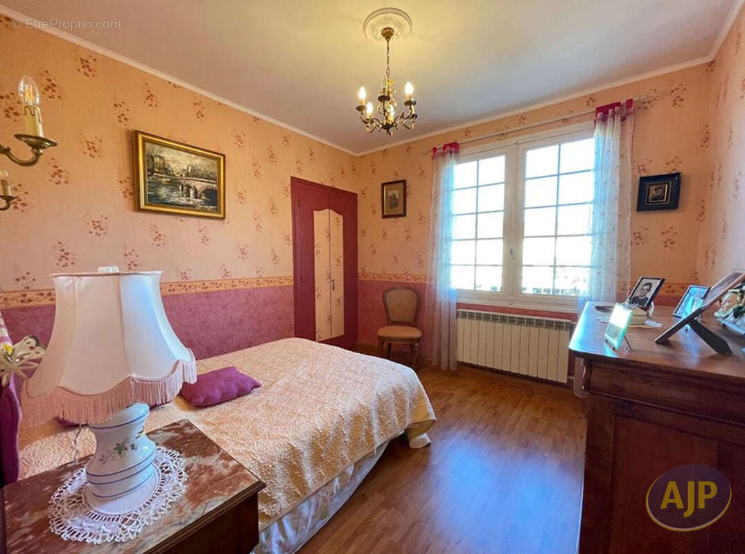 Maison à SAINT-BRIS-DES-BOIS