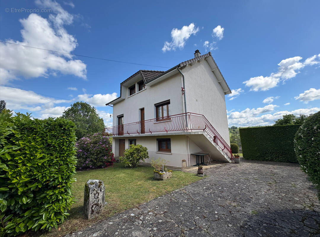 Maison à SAINT-LEONARD-DE-NOBLAT