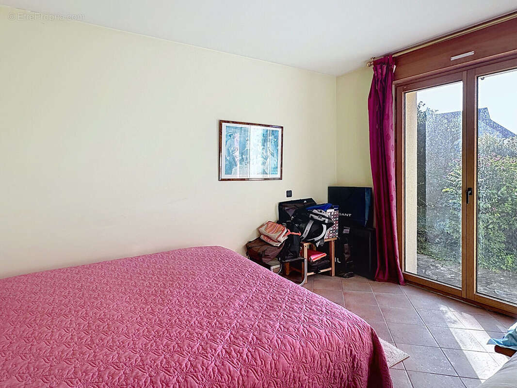 Maison à LA CELLE-LES-BORDES