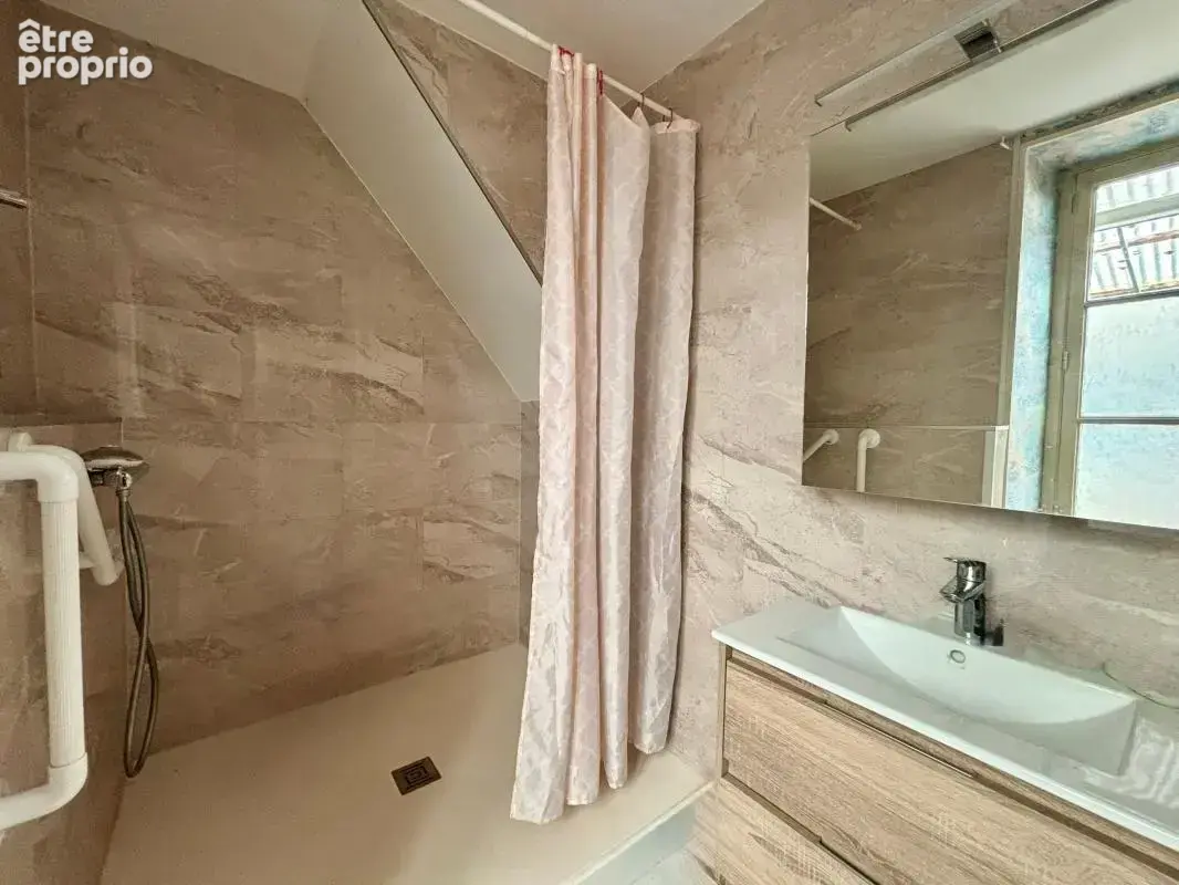 Maison en Pierre - COUP DE CŒUR ! - photo 7
