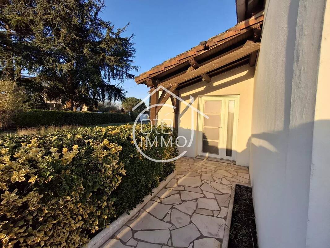 Maison à COURS-DE-PILE