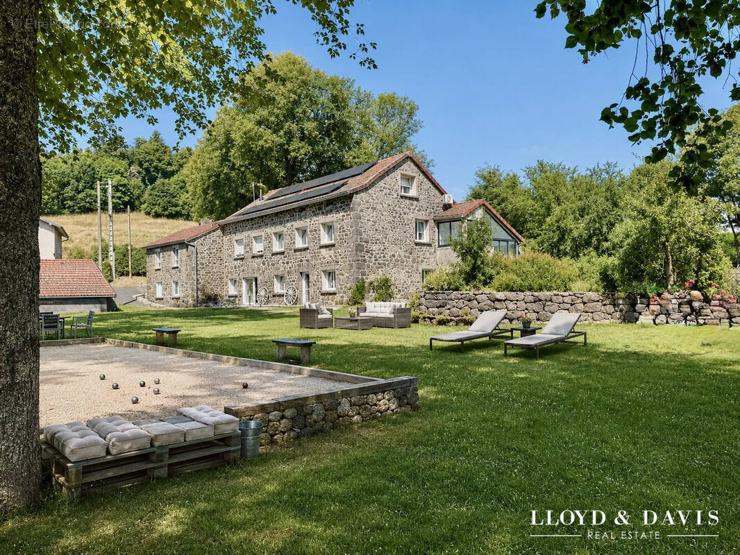 Aux portes du village de St Agrève...