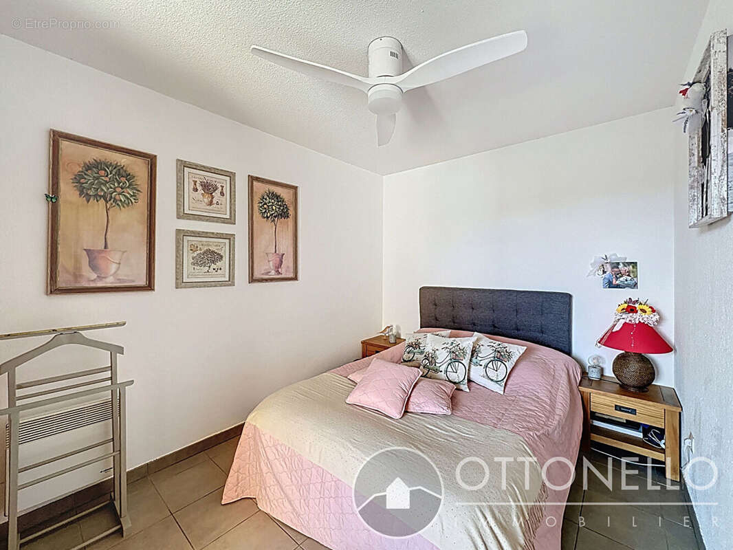 Appartement à ROQUEBRUNE-SUR-ARGENS