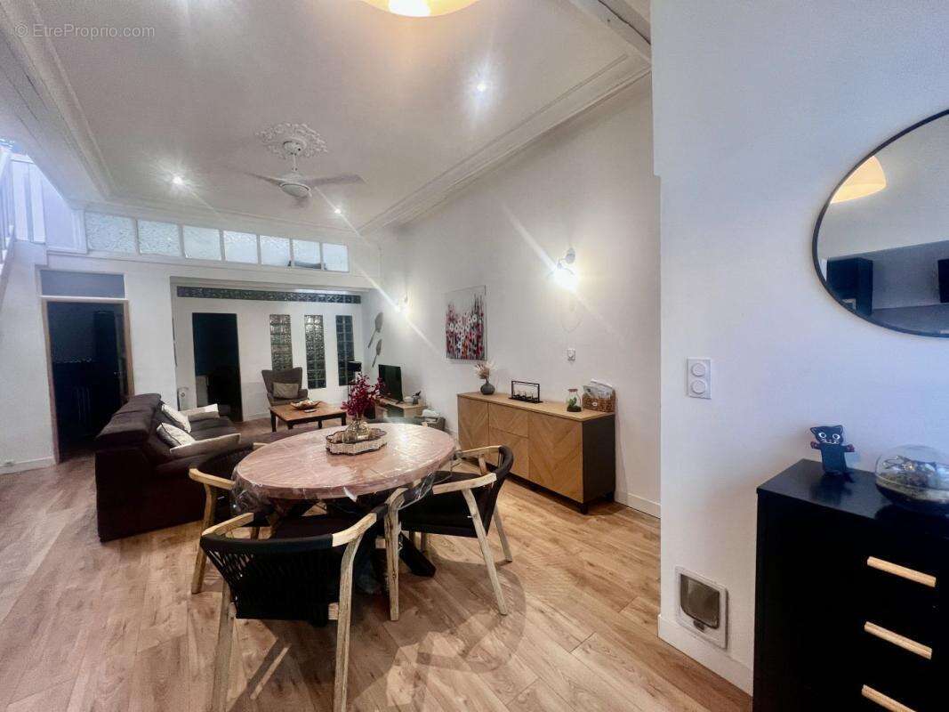 Maison 114 m² à Saint-Gilles  - photo 2