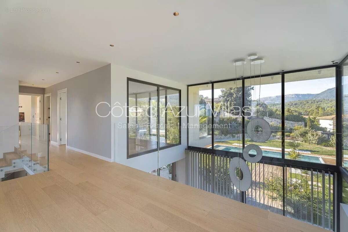 Maison à ROQUEFORT-LES-PINS