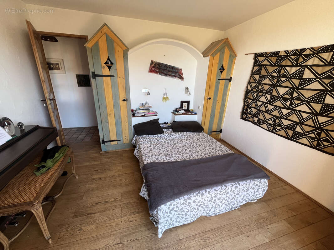 Maison à LE REVEST-LES-EAUX