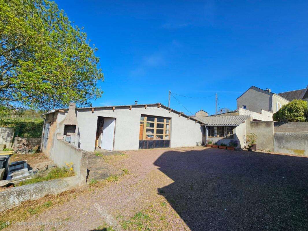 Maison à SAINTE-RADEGONDE