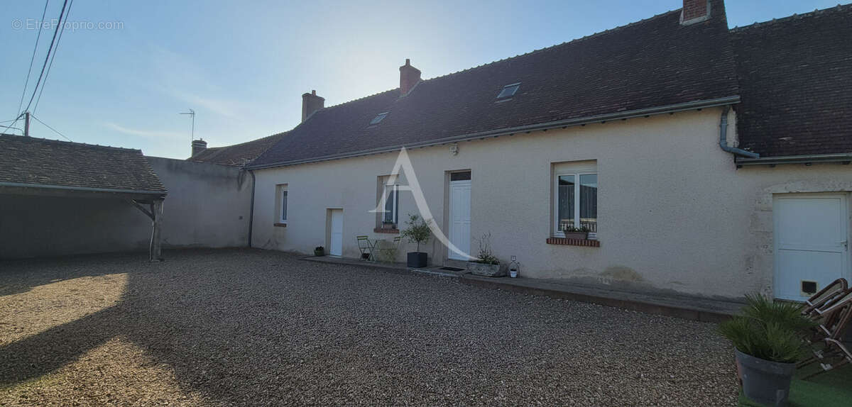 Maison à LA CHAPELLE-VENDOMOISE