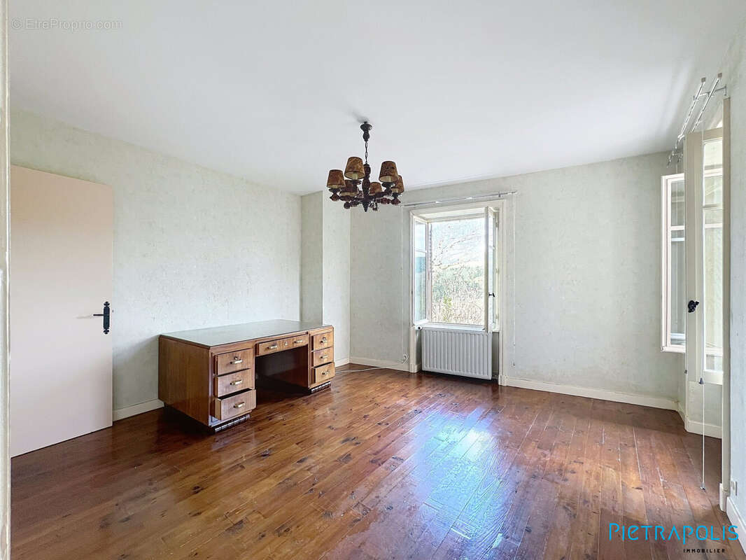 Maison 120 m² à Saint-Vincent-De-Reins  - photo 2