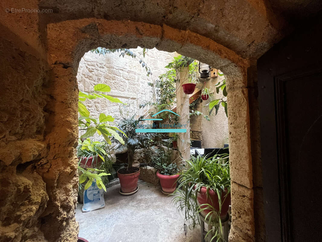Poussan, Maison de caractère au coeur des remparts - photo 4