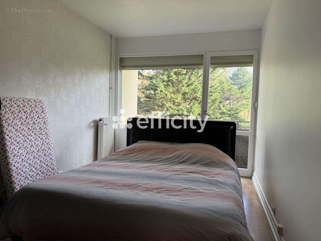 Appartement à SAINT-MICHEL-SUR-ORGE