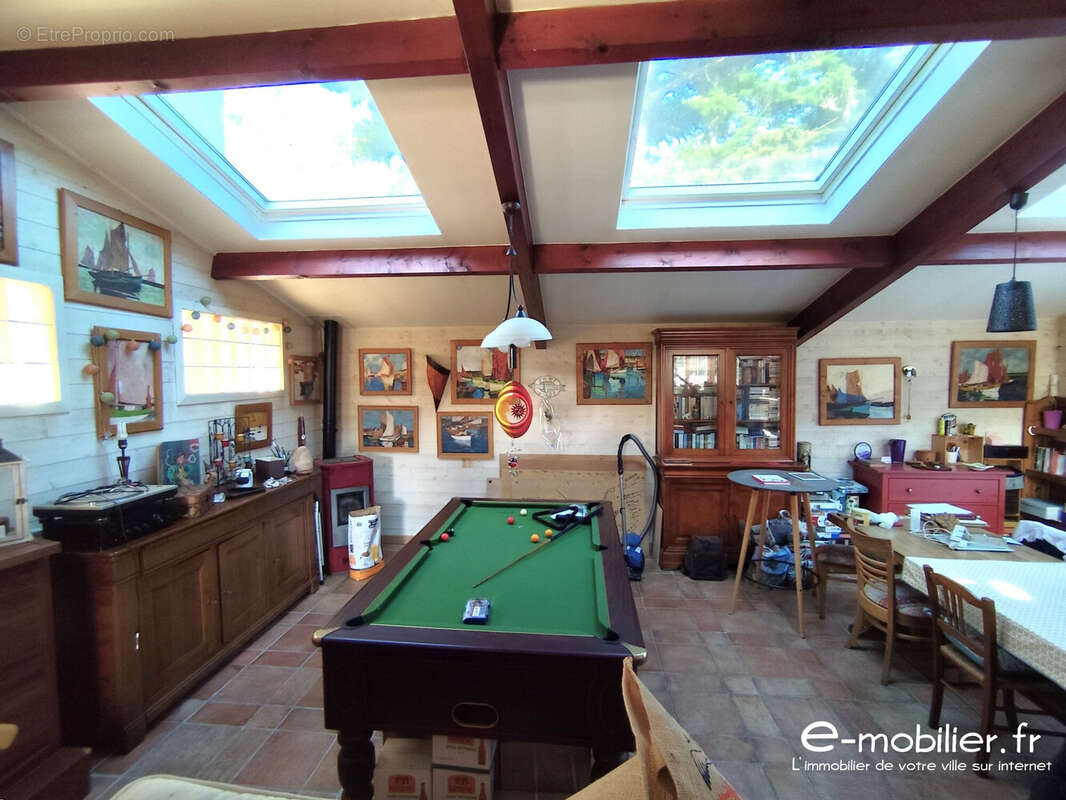 Pièce à vivre / Espace Jeux - Maison à GROIX