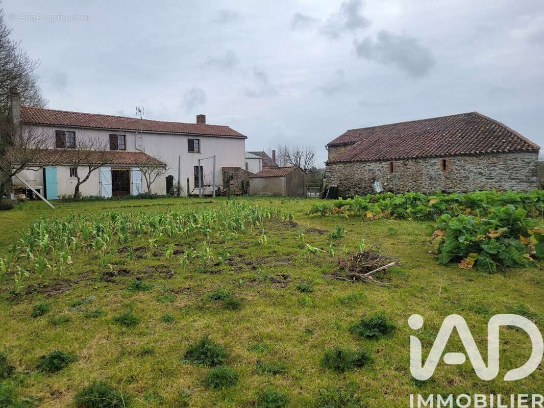 Maison 99 m² à Reaumur  - photo 7