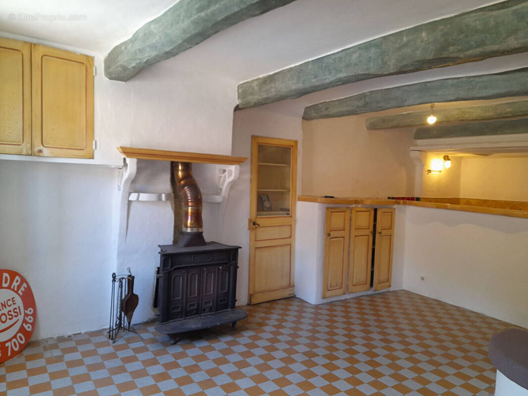 Maison à ENTRECASTEAUX