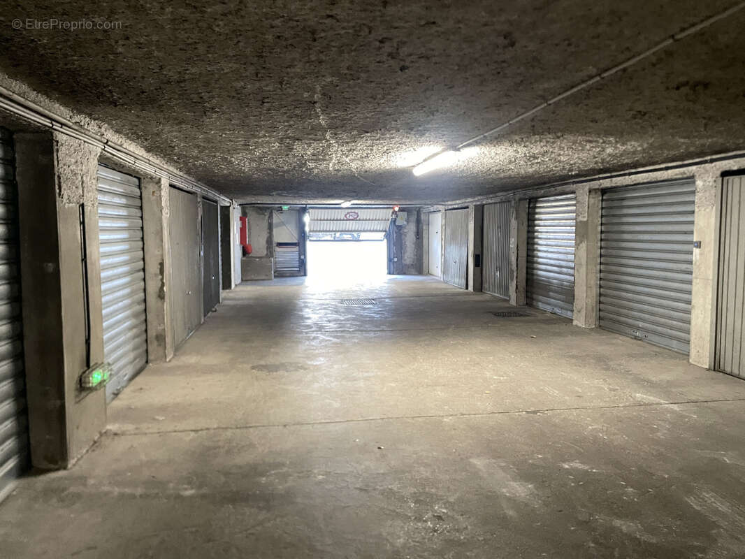 Parking à MARSEILLE-12E