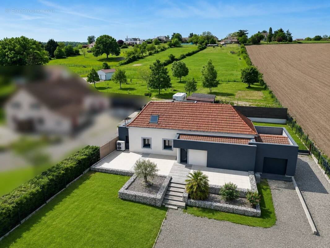 Maison à SAINT-REMY-EN-ROLLAT