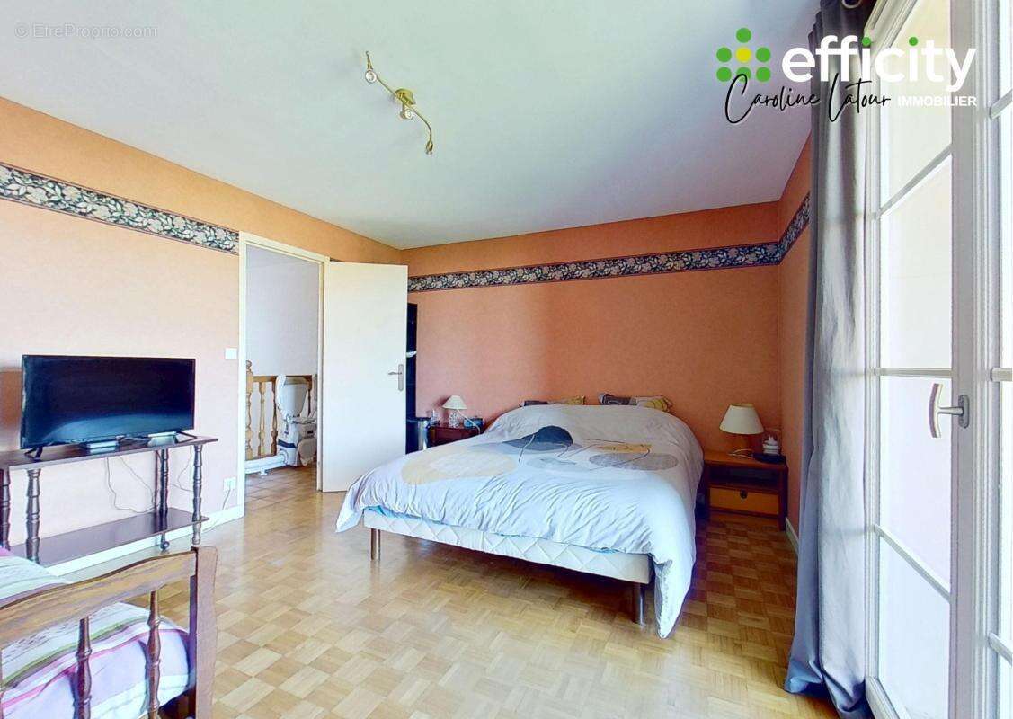 Maison à MONTROND-LES-BAINS