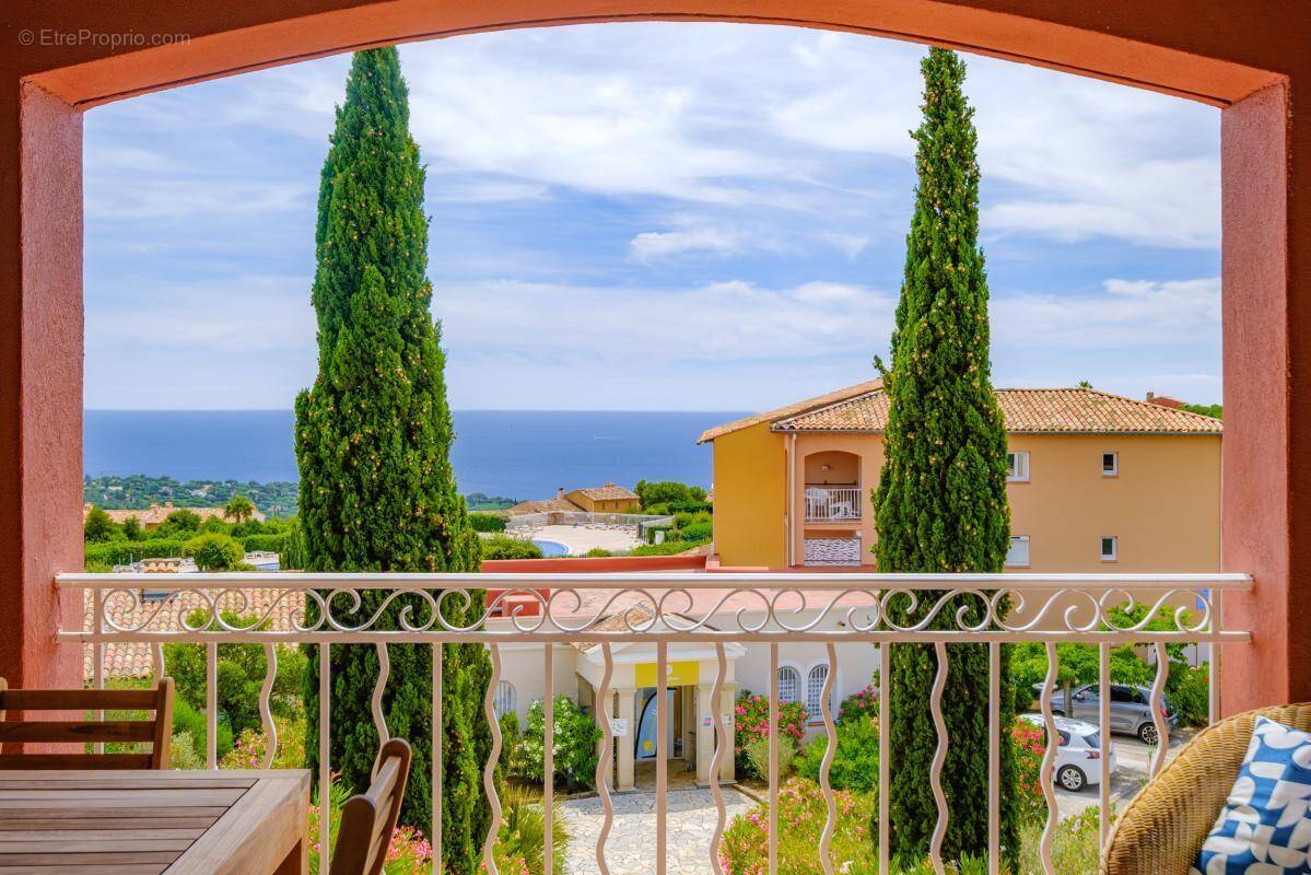 Appartement à ROQUEBRUNE-SUR-ARGENS