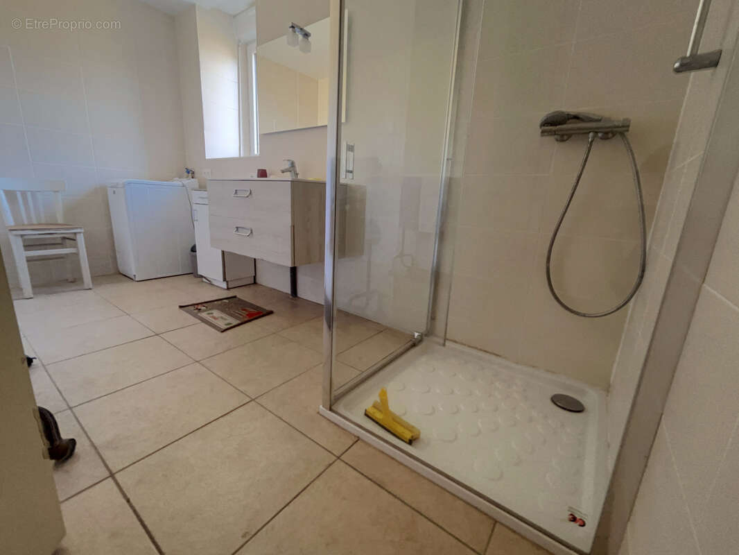 QUISTINIC   Maison avec dépendances sur un terrain de 2 327 m2 - photo 7