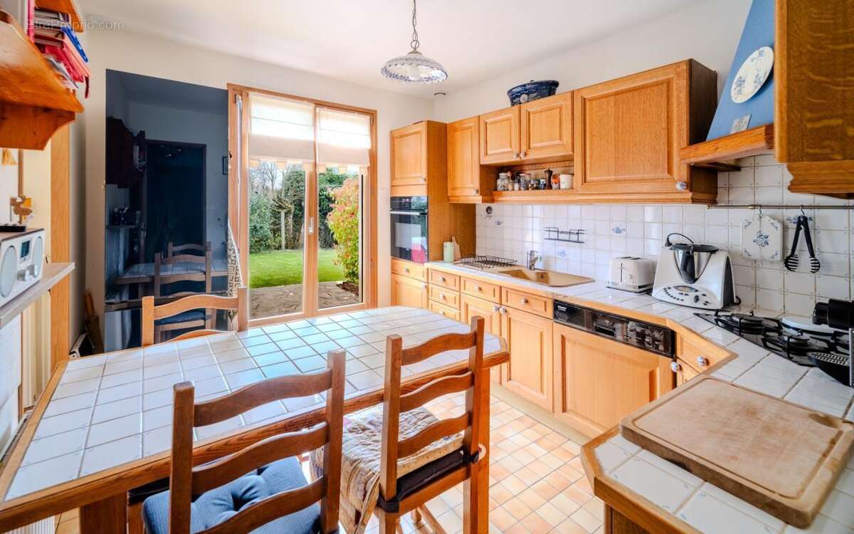 Maison à VELAINE-EN-HAYE